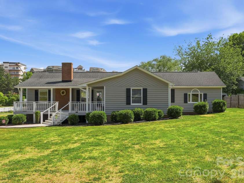 139 Perrin Drive, Mooresville, NC 28117.  MLS# CAR4383503, YatesRealty ID 28111. 