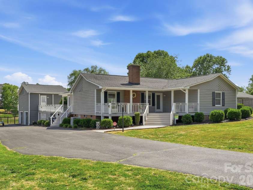 139 Perrin Drive, Mooresville, NC 28117.  MLS# CAR4383503, YatesRealty ID 28111. 