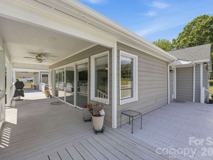 139 Perrin Drive, Mooresville, NC 28117.  MLS# CAR4383503, YatesRealty ID 28111. 