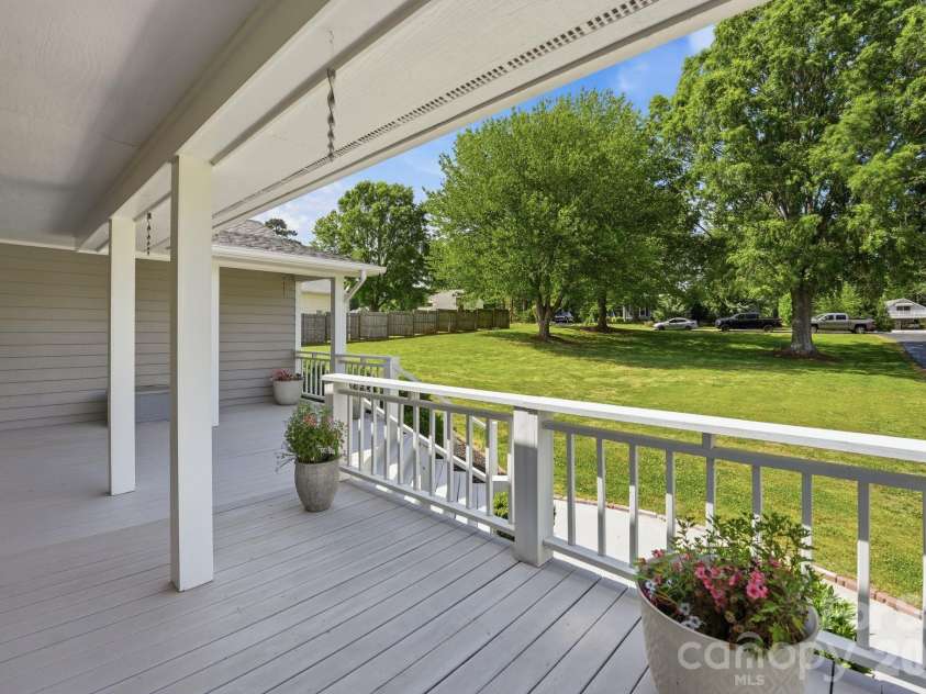 139 Perrin Drive, Mooresville, NC 28117.  MLS# CAR4383503, YatesRealty ID 28111. 
