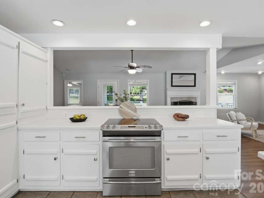 139 Perrin Drive, Mooresville, NC 28117.  MLS# CAR4383503, YatesRealty ID 28111. 