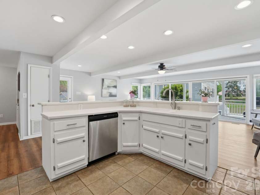 139 Perrin Drive, Mooresville, NC 28117.  MLS# CAR4383503, YatesRealty ID 28111. 