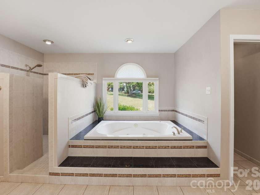 139 Perrin Drive, Mooresville, NC 28117.  MLS# CAR4383503, YatesRealty ID 28111. 