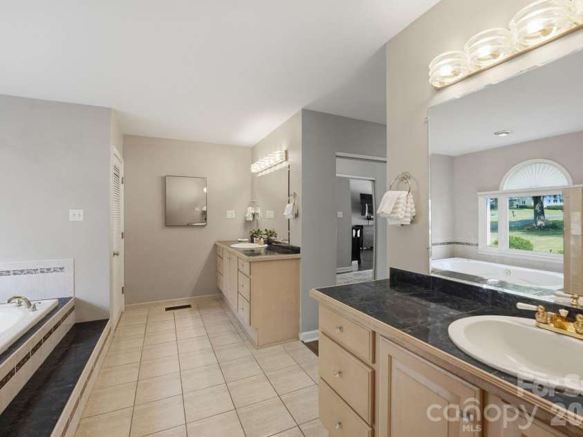 139 Perrin Drive, Mooresville, NC 28117.  MLS# CAR4383503, YatesRealty ID 28111. 