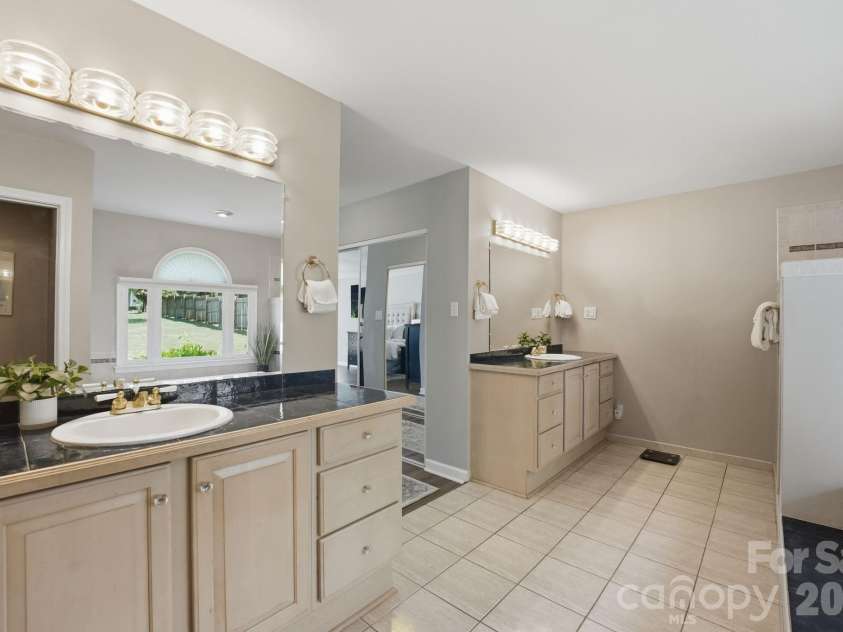 139 Perrin Drive, Mooresville, NC 28117.  MLS# CAR4383503, YatesRealty ID 28111. 