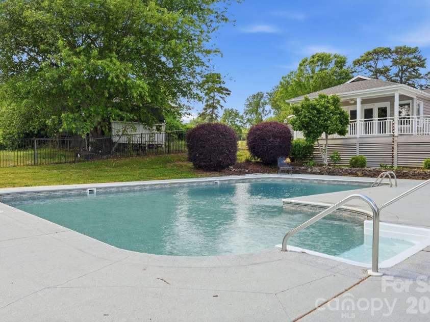 139 Perrin Drive, Mooresville, NC 28117.  MLS# CAR4383503, YatesRealty ID 28111. 