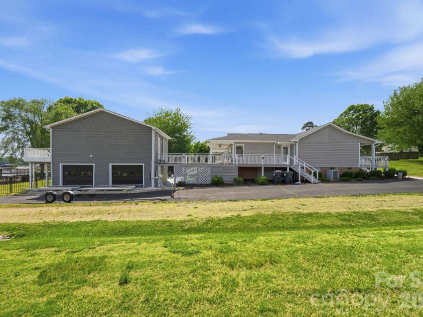139 Perrin Drive, Mooresville, NC 28117.  MLS# CAR4383503, YatesRealty ID 28111. 
