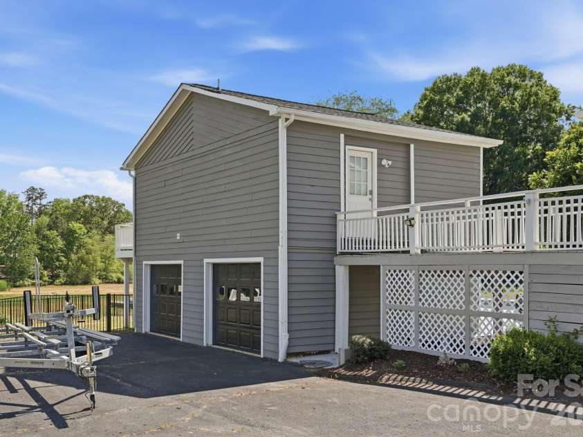139 Perrin Drive, Mooresville, NC 28117.  MLS# CAR4383503, YatesRealty ID 28111. 
