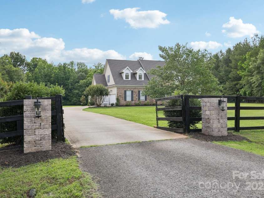 2018 Whiskery Court, York, SC 29745.  MLS# CAR4266476, YatesRealty ID 28111. 