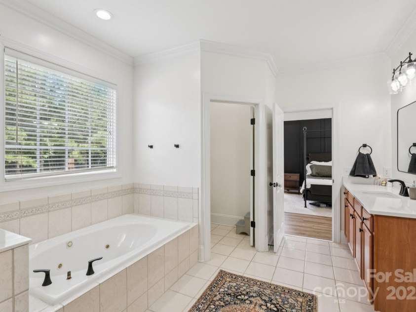 2018 Whiskery Court, York, SC 29745.  MLS# CAR4266476, YatesRealty ID 28111. Primary Bathroom
