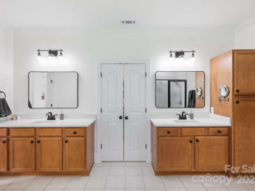 2018 Whiskery Court, York, SC 29745.  MLS# CAR4266476, YatesRealty ID 28111. Primary Bathroom