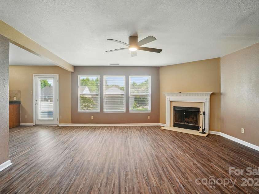 8604 Rockmoor Ridge Road, Charlotte, NC 28215.  MLS# CAR4268589, YatesRealty ID 28112. 