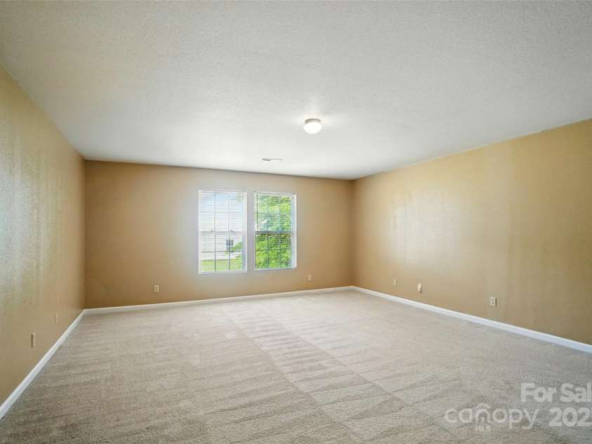 8604 Rockmoor Ridge Road, Charlotte, NC 28215.  MLS# CAR4268589, YatesRealty ID 28112. 