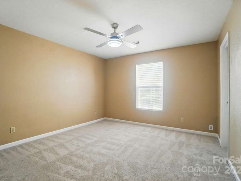 8604 Rockmoor Ridge Road, Charlotte, NC 28215.  MLS# CAR4268589, YatesRealty ID 28112. 