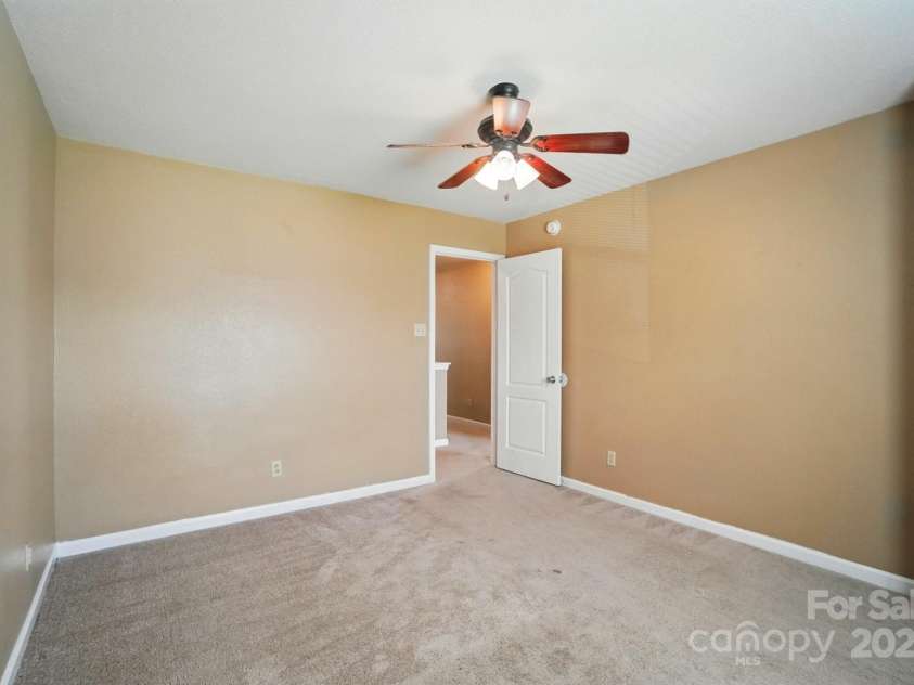 8604 Rockmoor Ridge Road, Charlotte, NC 28215.  MLS# CAR4268589, YatesRealty ID 28112. 