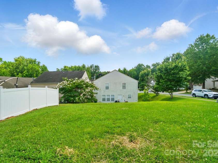 8604 Rockmoor Ridge Road, Charlotte, NC 28215.  MLS# CAR4268589, YatesRealty ID 28112. 