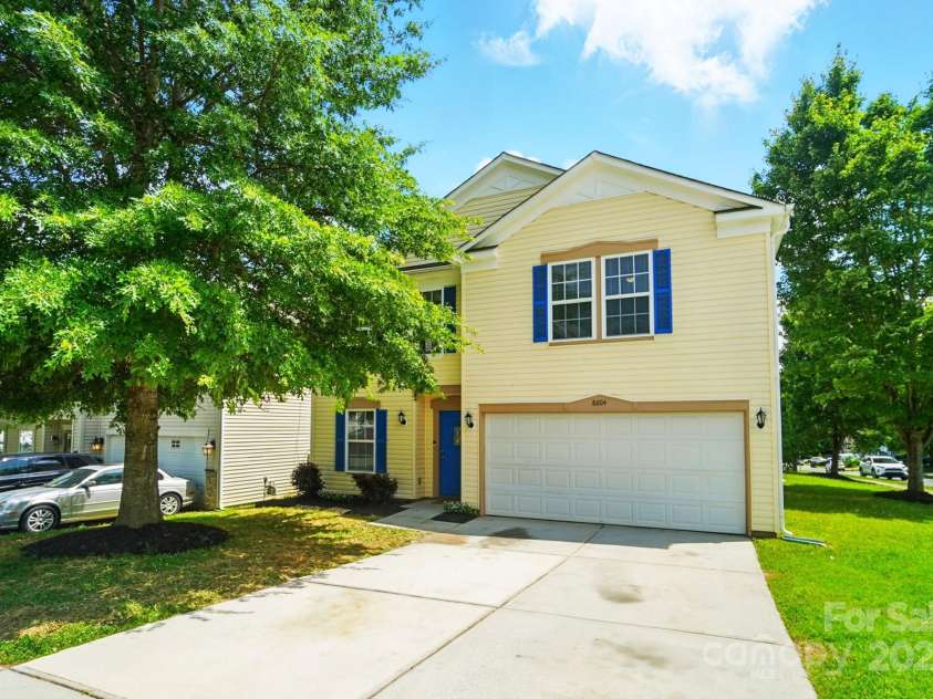 8604 Rockmoor Ridge Road, Charlotte, NC 28215.  MLS# CAR4268589, YatesRealty ID 28112. 
