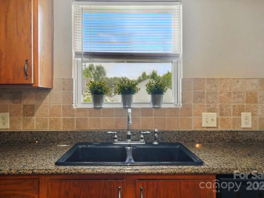 8604 Rockmoor Ridge Road, Charlotte, NC 28215.  MLS# CAR4268589, YatesRealty ID 28112. Don't you love a window over the sink?