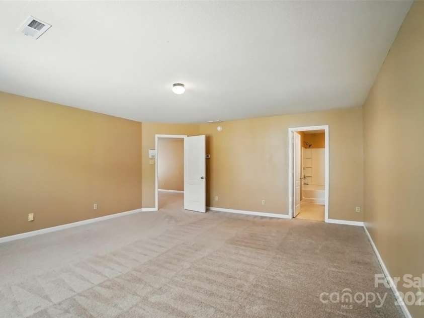8604 Rockmoor Ridge Road, Charlotte, NC 28215.  MLS# CAR4268589, YatesRealty ID 28112. There's also a large walk-in closet.