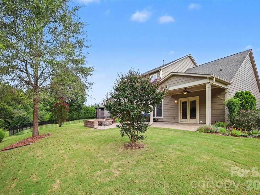 12826 Rusty Blackbird Way, Charlotte, NC 28278.  MLS# CAR4425289, YatesRealty ID 28113. 