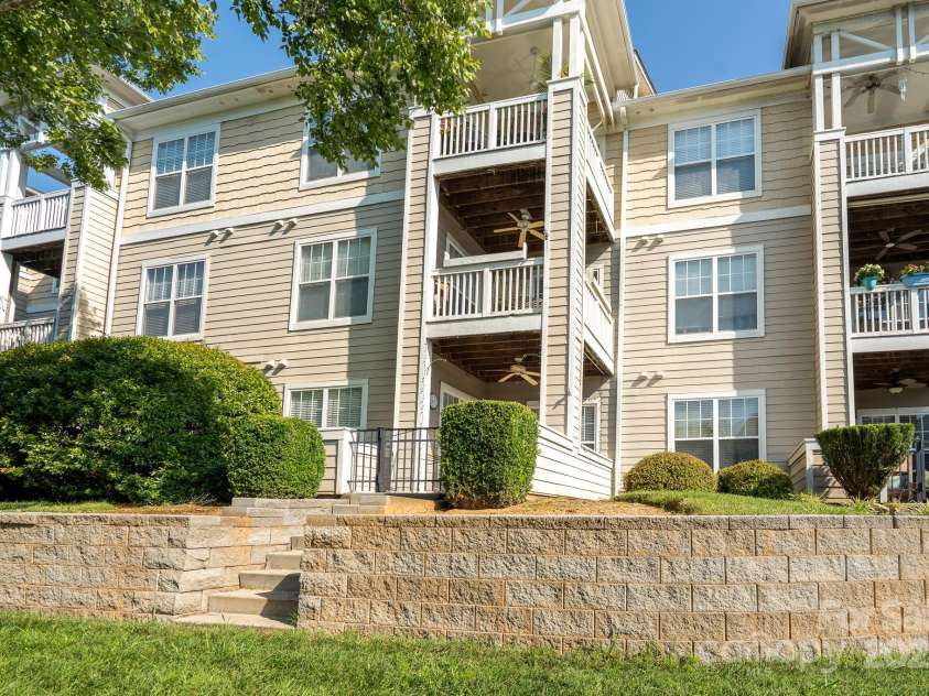 18730 Nautical Drive, Cornelius, NC 28031.  MLS# CAR4273927, YatesRealty ID 28114. 1st Floor Condo