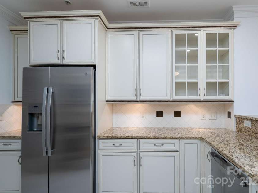 18730 Nautical Drive, Cornelius, NC 28031.  MLS# CAR4273927, YatesRealty ID 28114. 