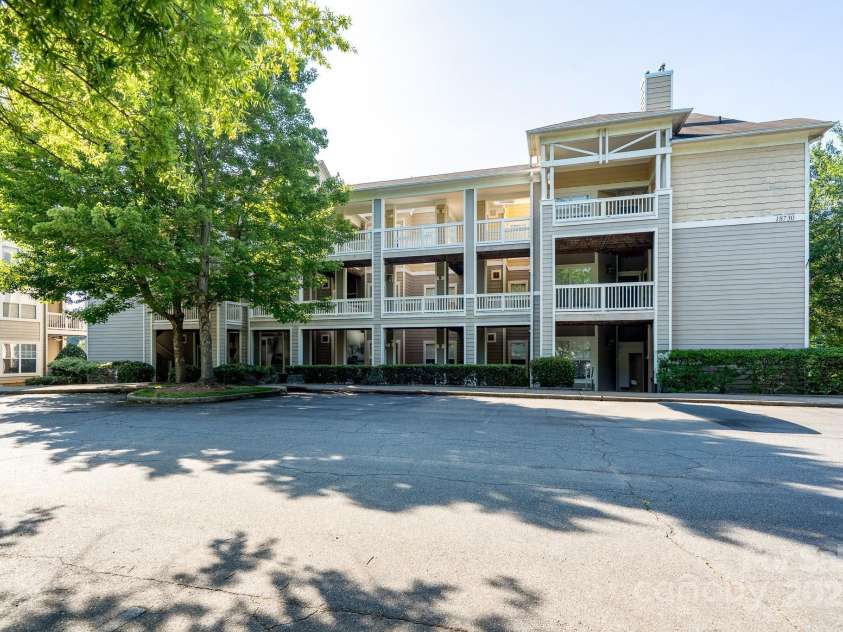 18730 Nautical Drive, Cornelius, NC 28031.  MLS# CAR4273927, YatesRealty ID 28114. 