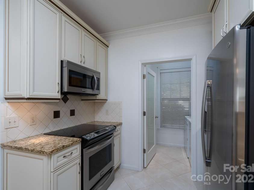 18730 Nautical Drive, Cornelius, NC 28031.  MLS# CAR4273927, YatesRealty ID 28114. Kitchen