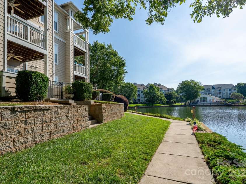 18730 Nautical Drive, Cornelius, NC 28031.  MLS# CAR4273927, YatesRealty ID 28114. Walkway