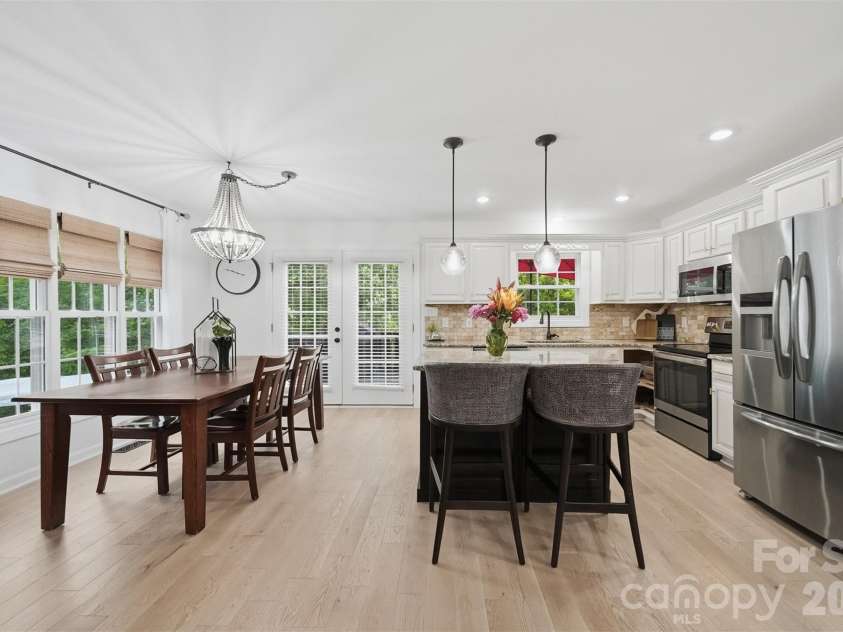909 36th Avenue, Hickory, NC 28601.  MLS# CAR4381467, YatesRealty ID 28114. 