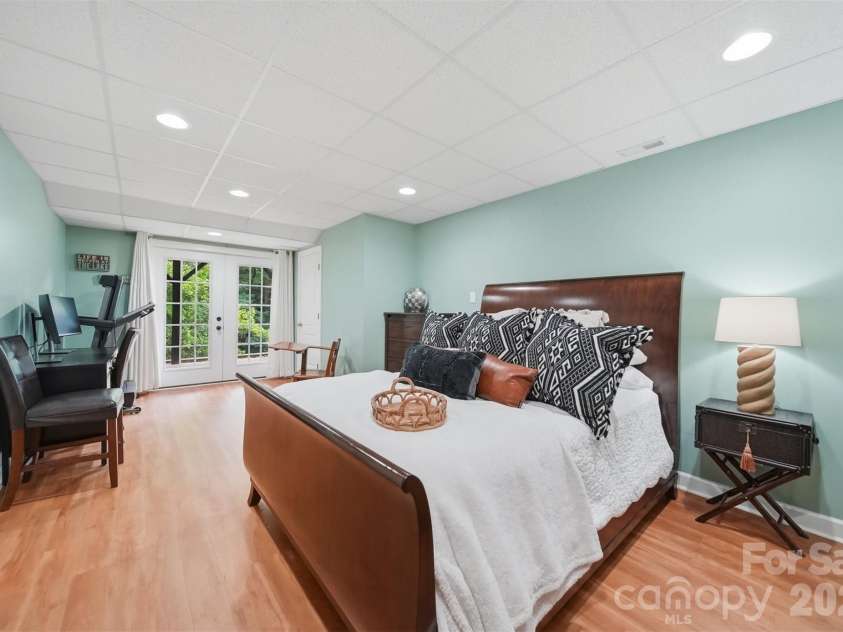 909 36th Avenue, Hickory, NC 28601.  MLS# CAR4381467, YatesRealty ID 28114. 