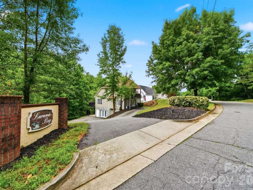 909 36th Avenue, Hickory, NC 28601.  MLS# CAR4381467, YatesRealty ID 28114. 