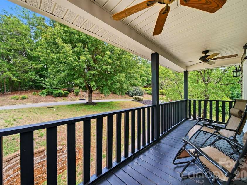 909 36th Avenue, Hickory, NC 28601.  MLS# CAR4381467, YatesRealty ID 28114. 