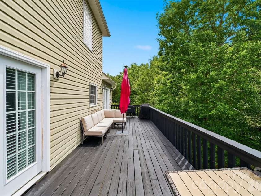 909 36th Avenue, Hickory, NC 28601.  MLS# CAR4381467, YatesRealty ID 28114. 