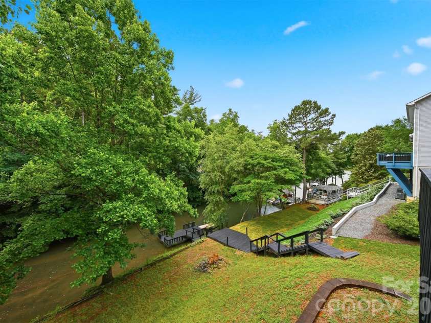 909 36th Avenue, Hickory, NC 28601.  MLS# CAR4381467, YatesRealty ID 28114. 