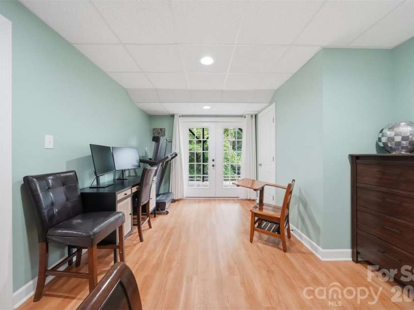 909 36th Avenue, Hickory, NC 28601.  MLS# CAR4381467, YatesRealty ID 28114. 