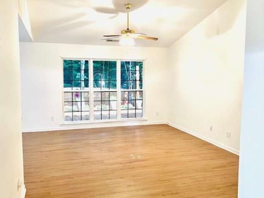 7215 Wingstone Lane, Charlotte, NC 28262.  MLS# CAR4274682, YatesRealty ID 28115. Family room