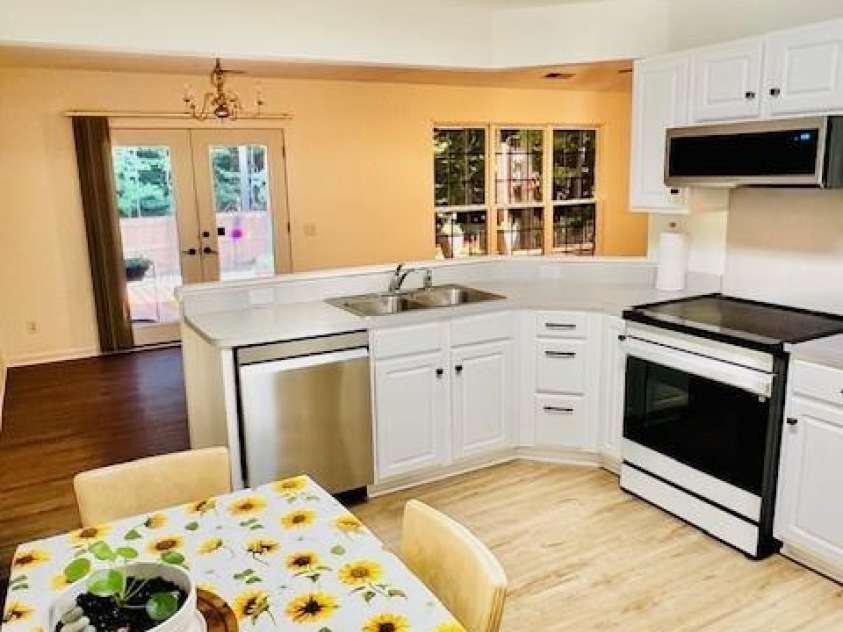 7215 Wingstone Lane, Charlotte, NC 28262.  MLS# CAR4274682, YatesRealty ID 28115. Kitchen