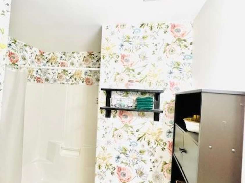 7215 Wingstone Lane, Charlotte, NC 28262.  MLS# CAR4274682, YatesRealty ID 28115. Second bathroom