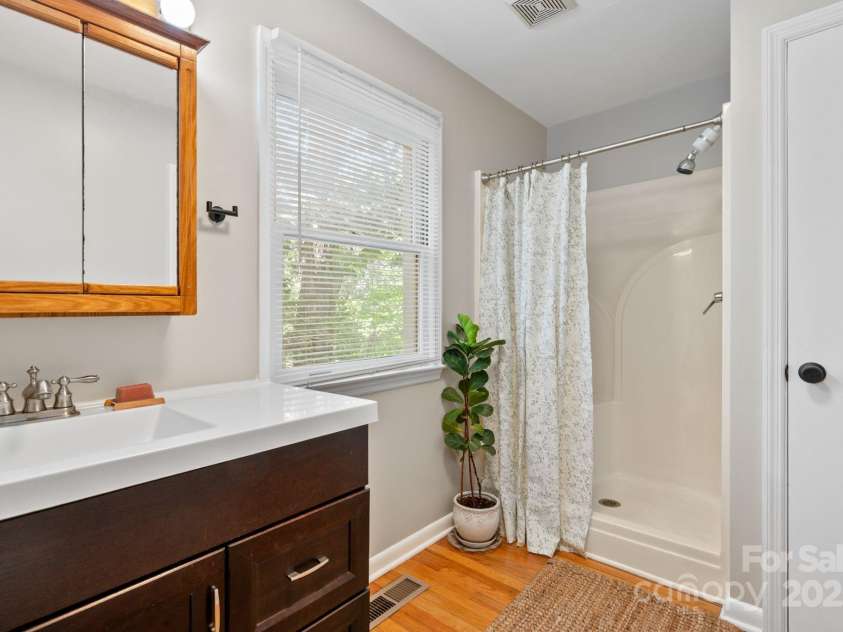 211 Woodland Road, Tryon, NC 28782.  MLS# CAR4274932, YatesRealty ID 28116. En-Suite Bathroom