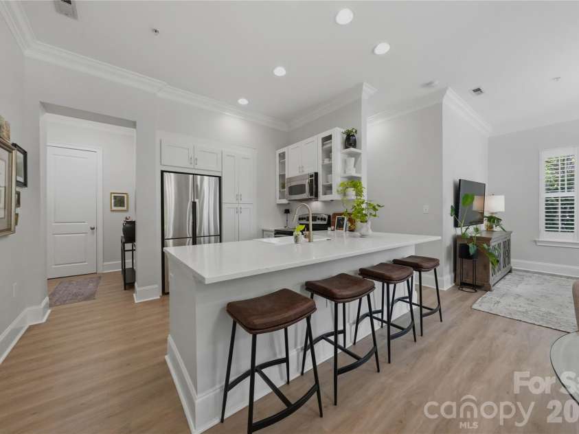 2946 Selwyn Avenue, Charlotte, NC 28209.  MLS# CAR4387931, YatesRealty ID 28119. 