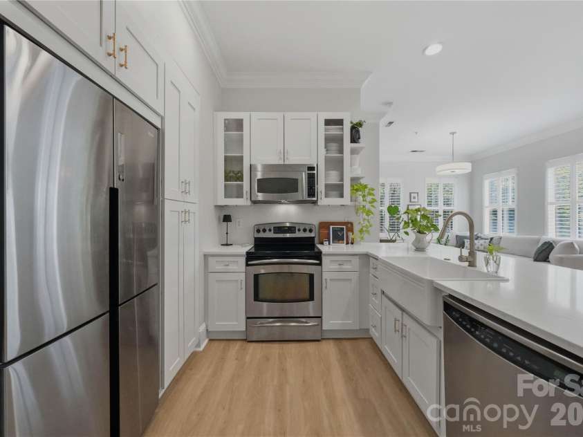2946 Selwyn Avenue, Charlotte, NC 28209.  MLS# CAR4387931, YatesRealty ID 28119. 