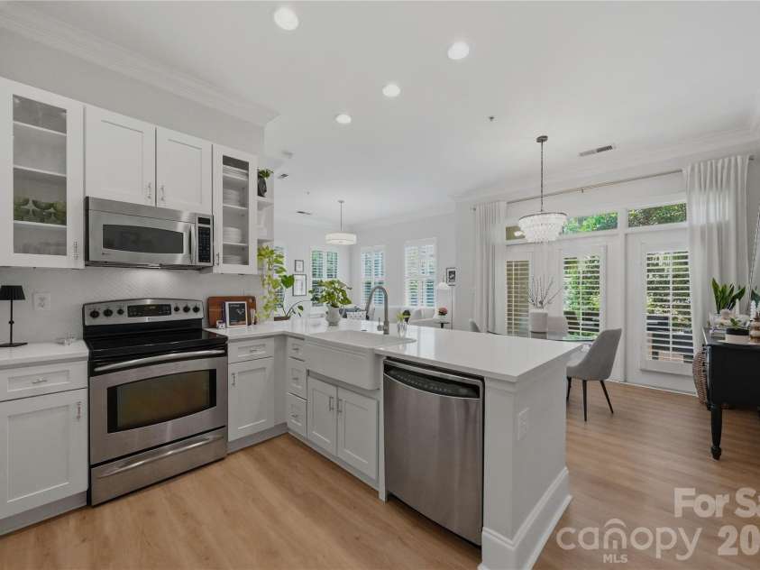 2946 Selwyn Avenue, Charlotte, NC 28209.  MLS# CAR4387931, YatesRealty ID 28119. 