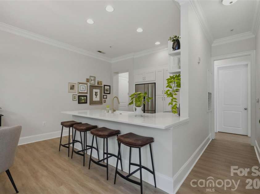 2946 Selwyn Avenue, Charlotte, NC 28209.  MLS# CAR4387931, YatesRealty ID 28119. 