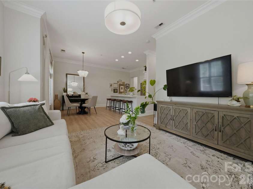 2946 Selwyn Avenue, Charlotte, NC 28209.  MLS# CAR4387931, YatesRealty ID 28119. 