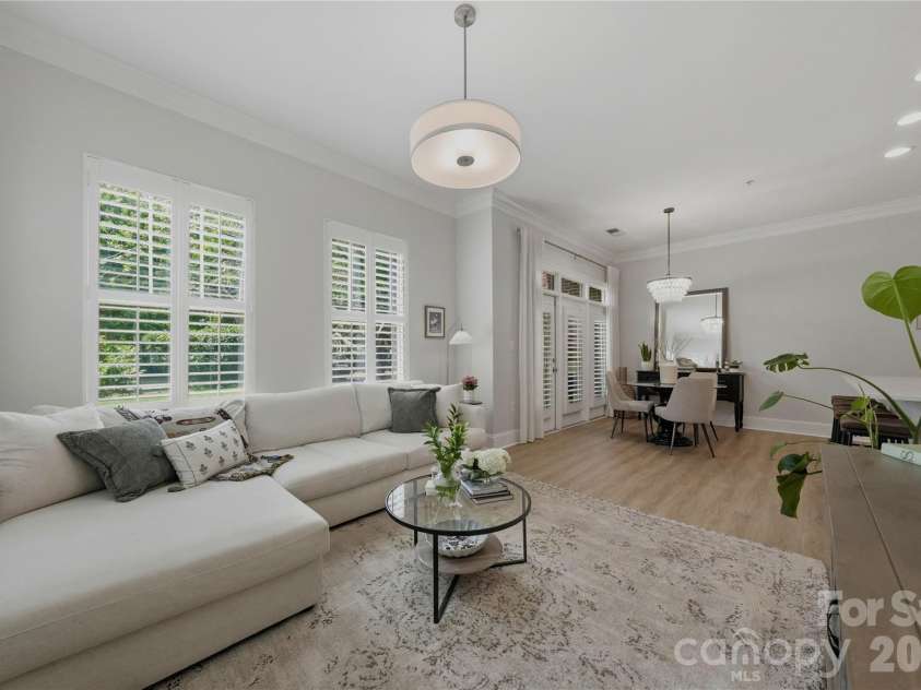 2946 Selwyn Avenue, Charlotte, NC 28209.  MLS# CAR4387931, YatesRealty ID 28119. 