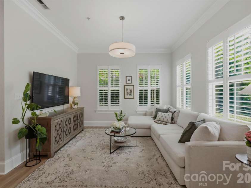 2946 Selwyn Avenue, Charlotte, NC 28209.  MLS# CAR4387931, YatesRealty ID 28119. 