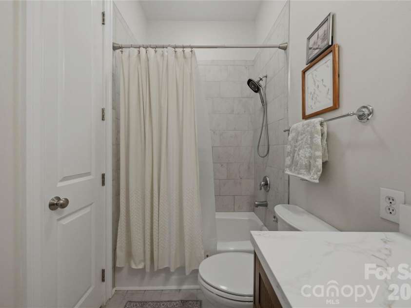 2946 Selwyn Avenue, Charlotte, NC 28209.  MLS# CAR4387931, YatesRealty ID 28119. 