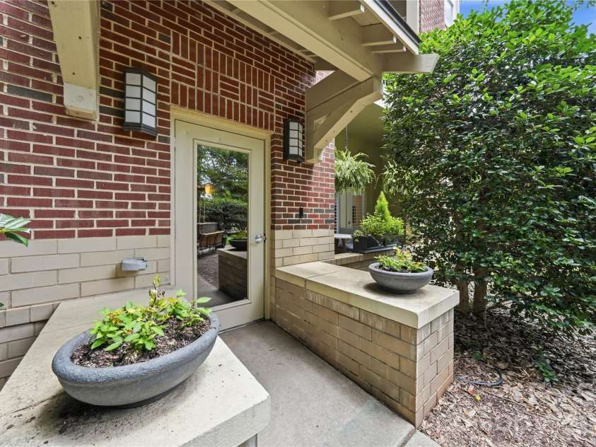 2946 Selwyn Avenue, Charlotte, NC 28209.  MLS# CAR4387931, YatesRealty ID 28119. 