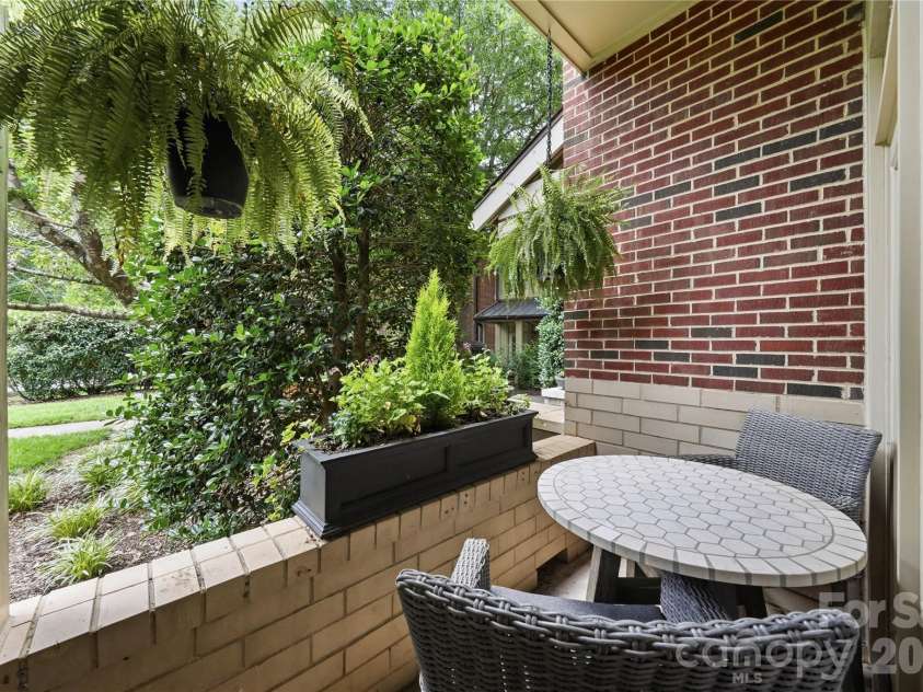 2946 Selwyn Avenue, Charlotte, NC 28209.  MLS# CAR4387931, YatesRealty ID 28119. 